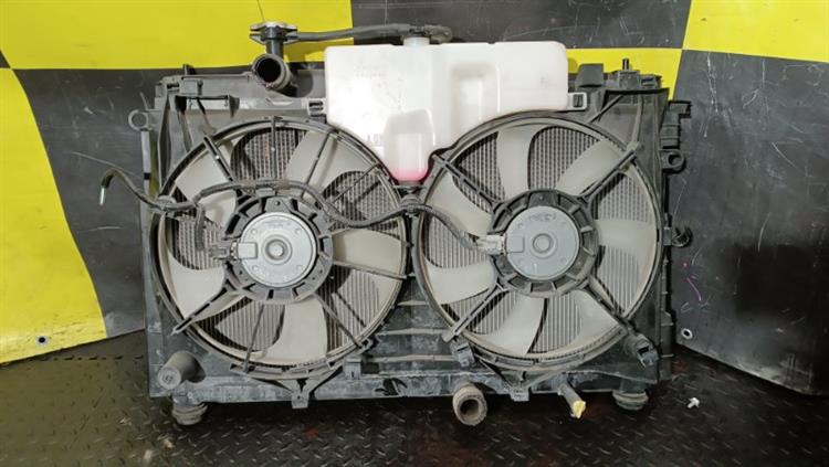 Радиатор основной Тойота Эсквайр в Алдане 116768