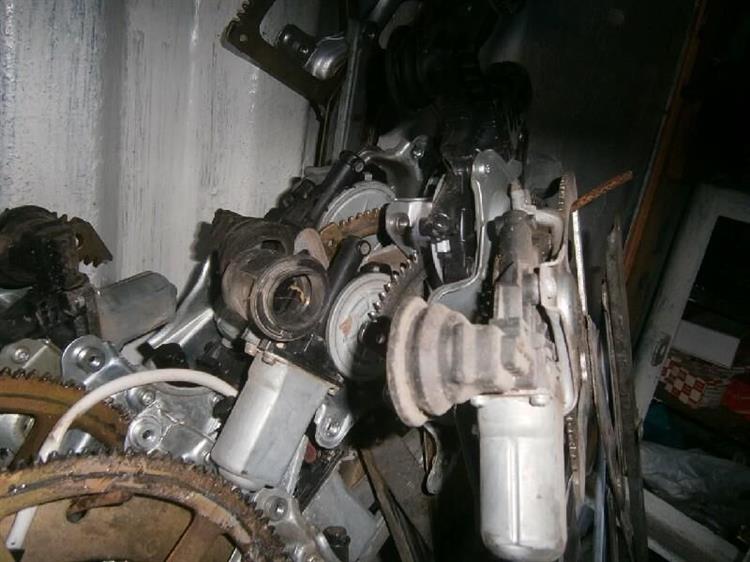 Мотор стеклоподъемника Toyota Hiace