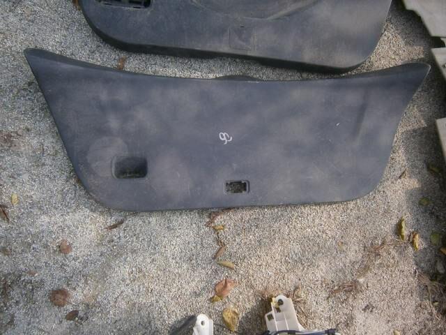 Обшивка багажника Toyota Vitz