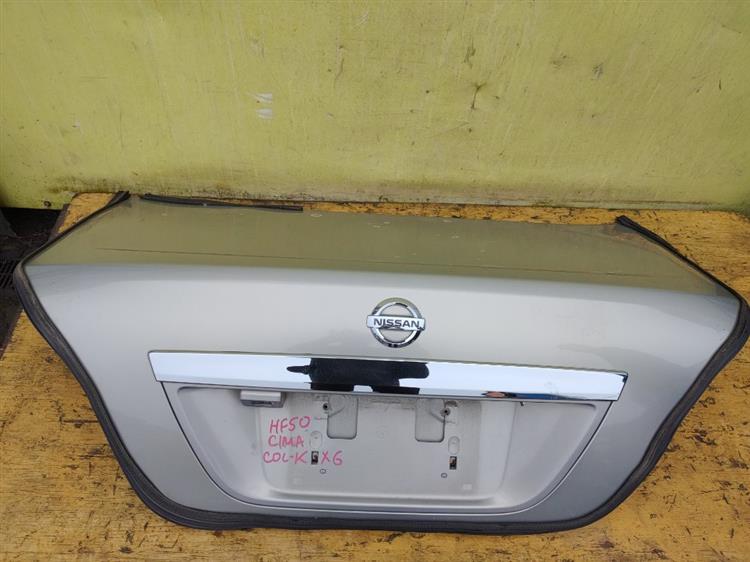 Крышка багажника Ниссан Сима в Алдане 44601