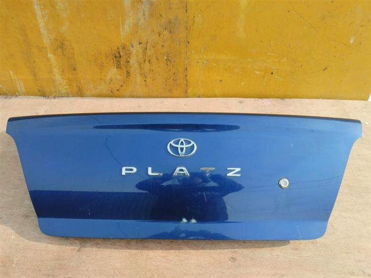 Крышка багажника Тойота Платц в Алдане 50762