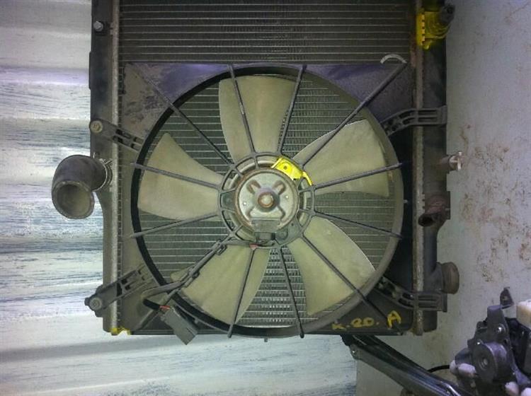 Диффузор радиатора Хонда Стрим в Алдане 7847